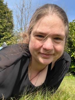 Feline legt de tarotkaarten. Zij beantwoordt levensvragen zoals vragen over liefde, werk en relaties. Wees welkom!